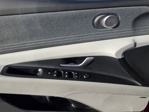 Used 2025 Hyundai Elantra Limited FWD image 15