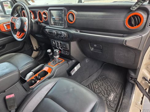 Used 2020 Jeep Gladiator Overland AWD/4WD image 18