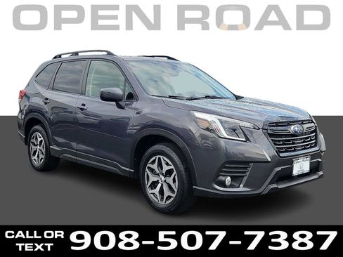 Used 2023 Subaru Forester Premium AWD/4WD image 1