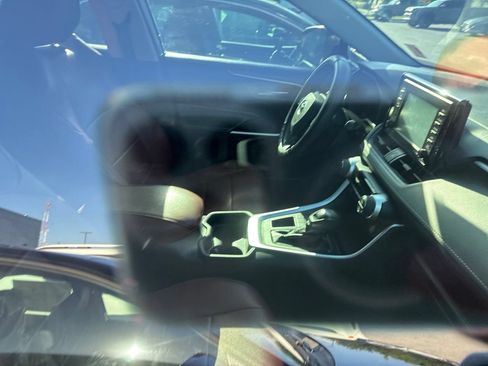 Used 2020 Toyota RAV4 XLE FWD image 6