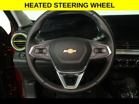Used 2025 Chevrolet Trax LT w/ LT Convenience Package FWD image 5