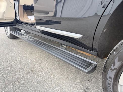 Used 2021 GMC Yukon Denali w/ Denali Premium Package image 12