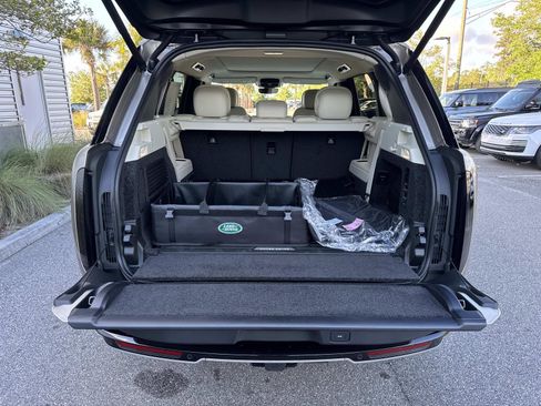 New 2026 Land Rover Range Rover Long Wheelbase SE AWD/4WD image 11