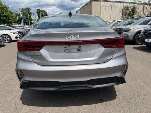 Used 2024 Kia Forte LXS w/ LXS Technology Package FWD image 4
