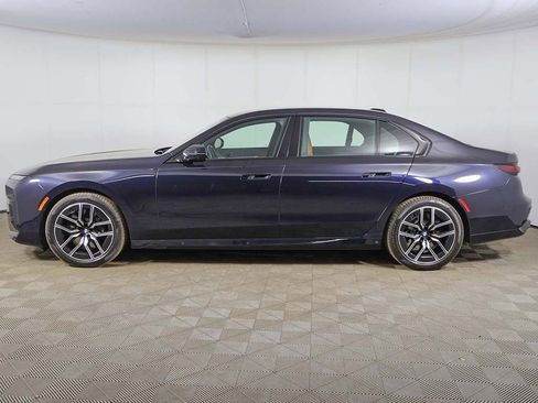 Used 2023 BMW 760i xDrive w/ Executive Package image 17