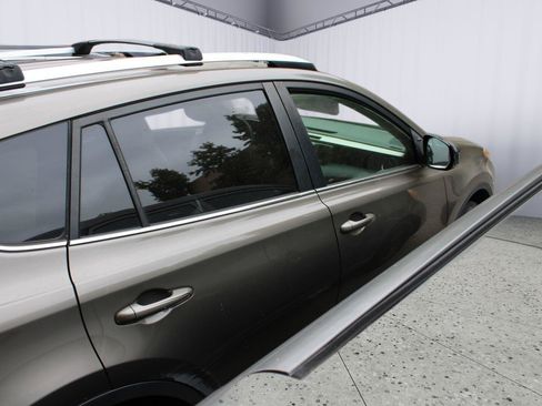 Used 2015 Toyota RAV4 LE FWD image 9