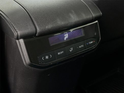 Certified 2021 Toyota Highlander LE image 32