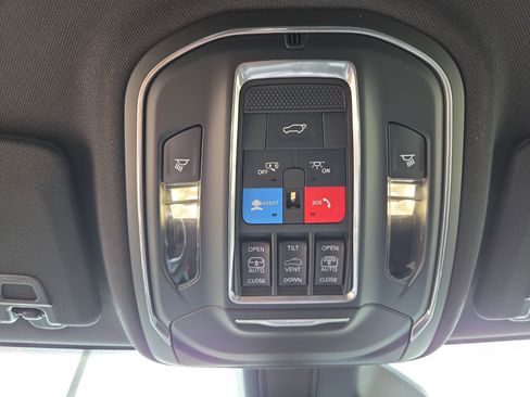 New 2026 Jeep Grand Cherokee L Limited w/ Luxury Tech Group II image 22