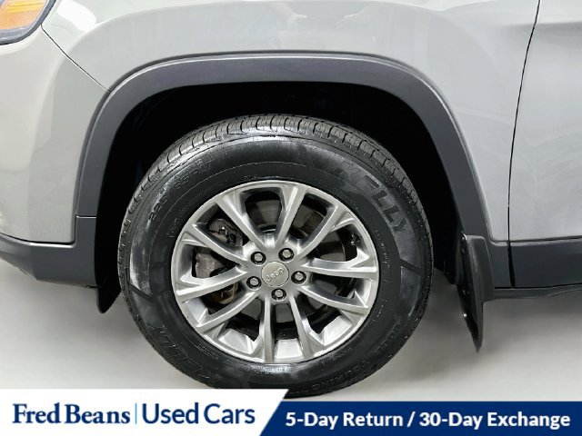 Used 2020 Jeep Cherokee Latitude Plus w/ Cold Weather Group AWD/4WD image 37