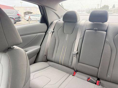 Used 2025 Hyundai Elantra SEL image 39