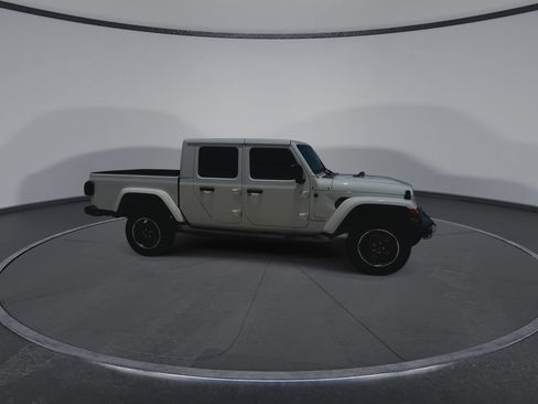 Used 2022 Jeep Gladiator Overland AWD/4WD image 2