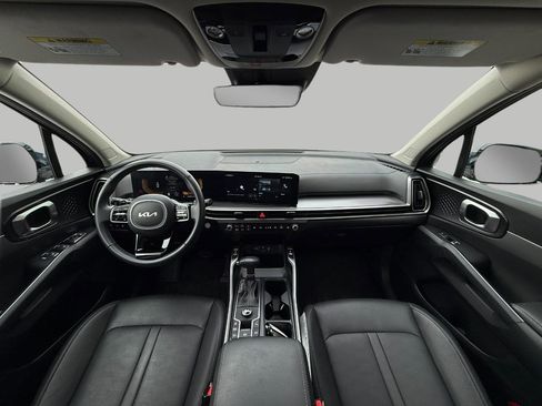 Certified 2025 Kia Sorento EX w/ Panoramic Sunroof Package image 4