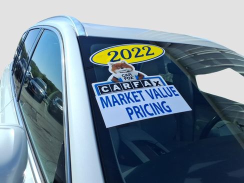 Used 2022 Volvo XC90 T6 Momentum w/ Climate Package AWD/4WD image 9