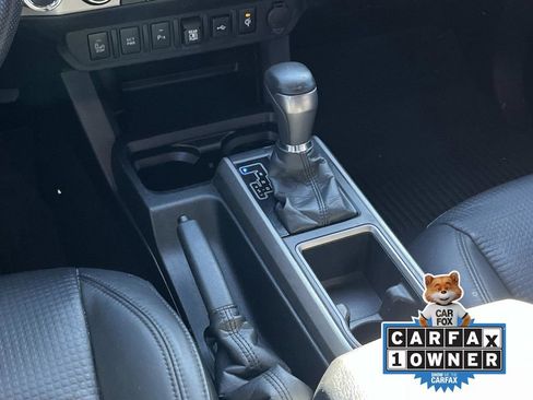 Used 2022 Toyota Tacoma Limited image 14