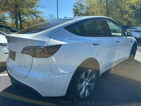 Used 2021 Tesla Model Y Long Range image 21