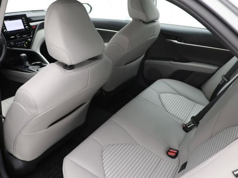 Used 2024 Toyota Camry SE image 11