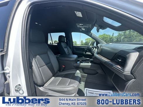 Used 2025 Chevrolet Tahoe LT AWD/4WD image 24