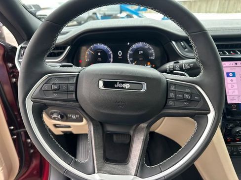 Used 2025 Jeep Grand Cherokee Limited w/ Luxury Tech Group II AWD/4WD image 28