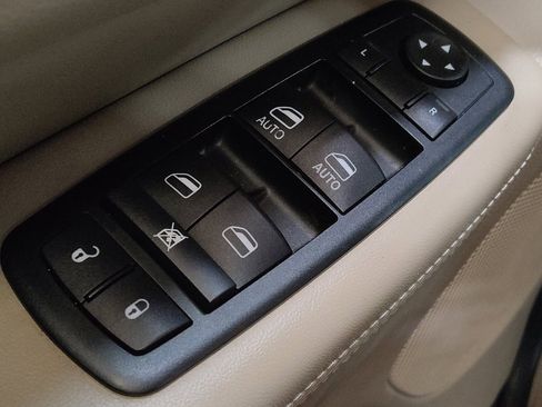 Used 2014 Jeep Grand Cherokee Limited w/ Trailer Tow Group IV image 27