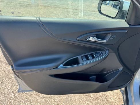 Used 2019 Chevrolet Malibu LT w/ Leather Package FWD image 9