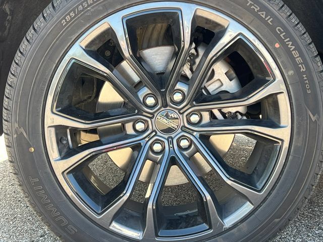 Used 2024 Jeep Grand Wagoneer Series II Obsidian w/ Quick Order Packagew 28T AWD/4WD image 7