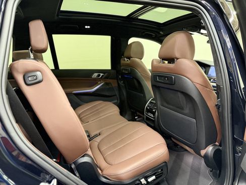 Used 2022 BMW X7 xDrive40i w/ M Sport Package AWD/4WD image 24