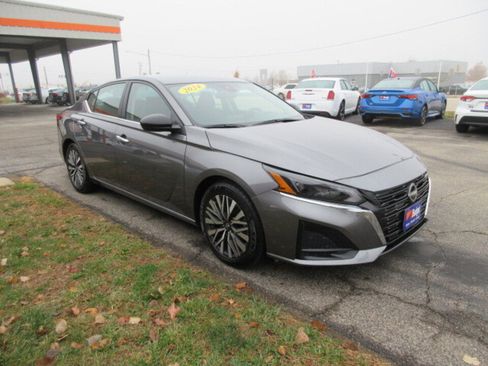 Used 2024 Nissan Altima 2.5 SV image 7