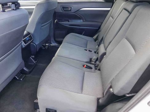 Used 2019 Toyota Highlander LE w/ Carpet Mat Package (TMS) image 16