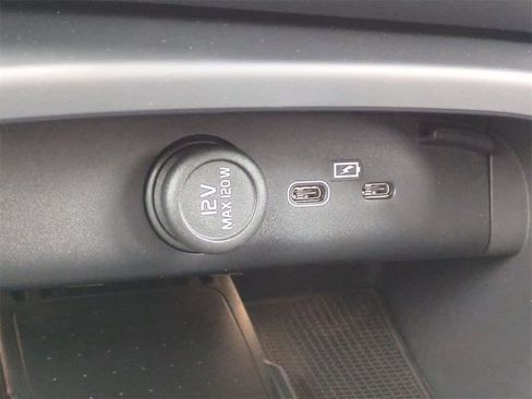 New 2026 Volvo XC40 B5 Ultra w/ Protection Package Premier image 31