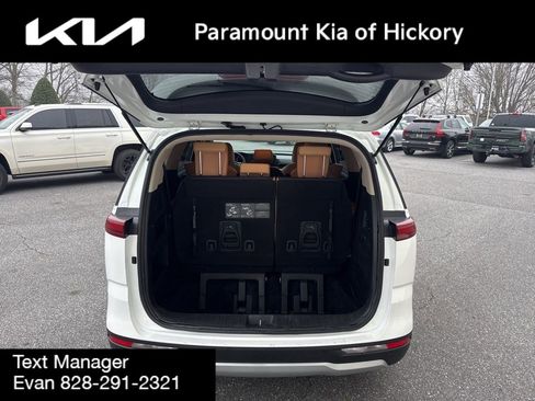 Used 2023 Kia Carnival LX image 10