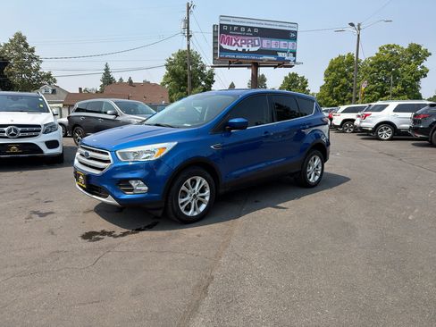 Used 2017 Ford Escape SE AWD/4WD image 2