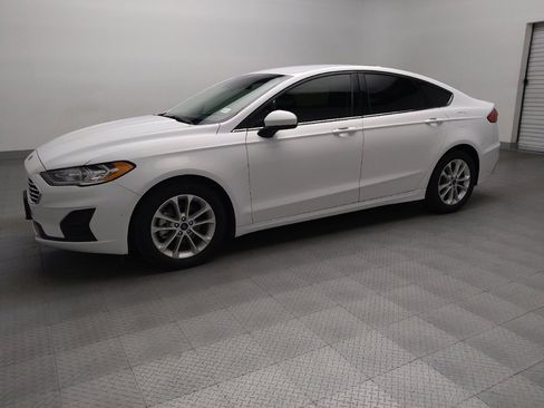 Used 2020 Ford Fusion SE image 2