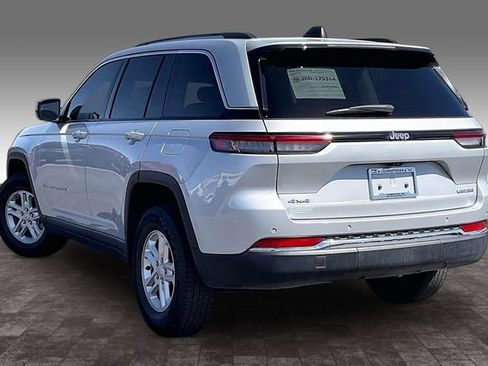 Used 2023 Jeep Grand Cherokee Laredo AWD/4WD image 12