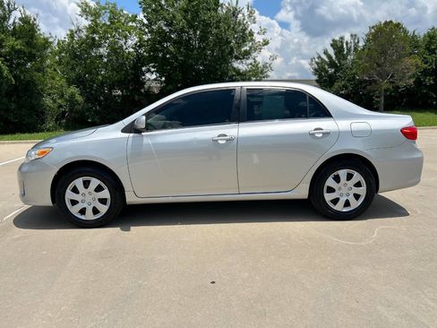 Used 2013 Toyota Corolla LE FWD image 9