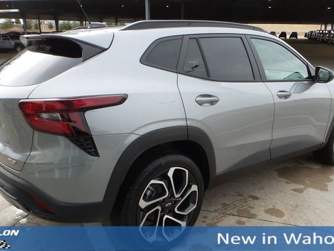 New 2026 Chevrolet Trax RS w/ Sunroof Package image 5