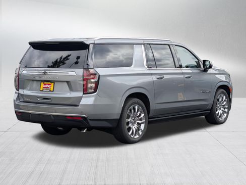 Used 2023 Chevrolet Suburban High Country w/ LPO, Illumination Package AWD/4WD image 7