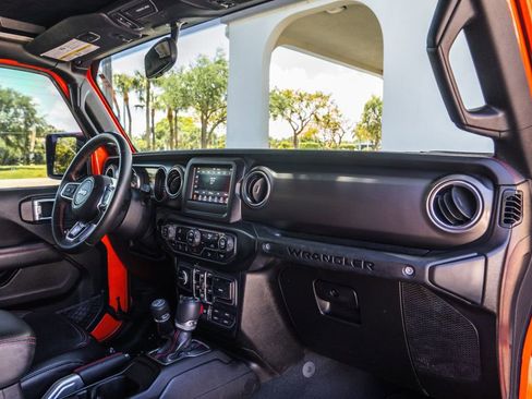 Used 2019 Jeep Wrangler Unlimited Rubicon w/ LED Lighting Group image 28