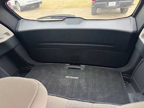 Used 2023 Nissan Rogue SV image 15