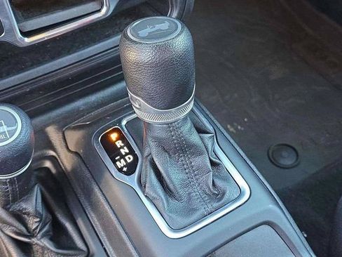 Used 2022 Jeep Wrangler Sport AWD/4WD image 32