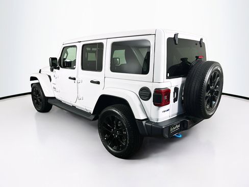 Used 2022 Jeep Wrangler Sahara w/ Cold Weather Group image 5