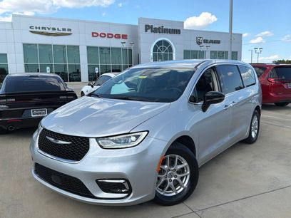 Used 2024 Chrysler Pacifica Touring-L