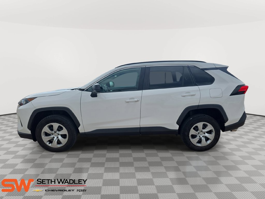 Used 2021 Toyota RAV4 LE FWD image 4