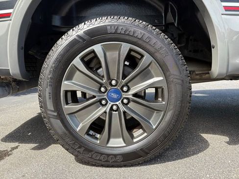 Used 2018 Ford F150 Lariat w/ Equipment Group 502A Luxury AWD/4WD image 15