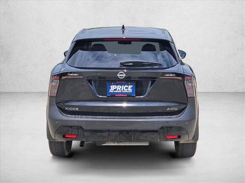 Used 2025 Nissan Kicks SV w/ Charging Package image 6