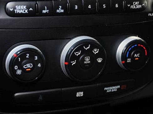 Used 2015 Kia Soul + FWD image 31