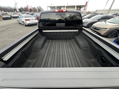 Used 2025 Nissan Frontier SV w/ SV Convenience Package image 26