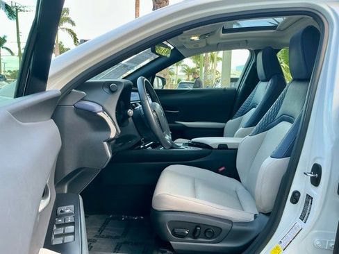 Used 2021 Lexus UX 250h w/ Premium Package image 8