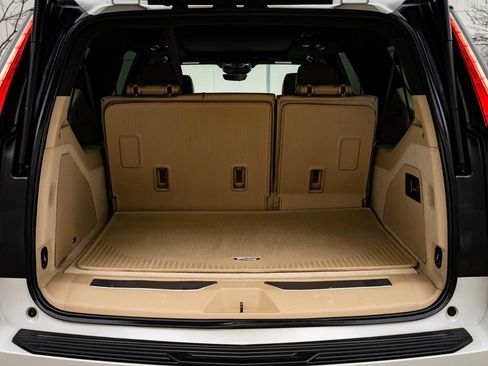 Used 2021 Cadillac Escalade ESV Premium Luxury image 22