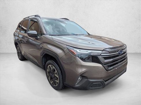 Used 2025 Subaru Forester Premium AWD/4WD image 3