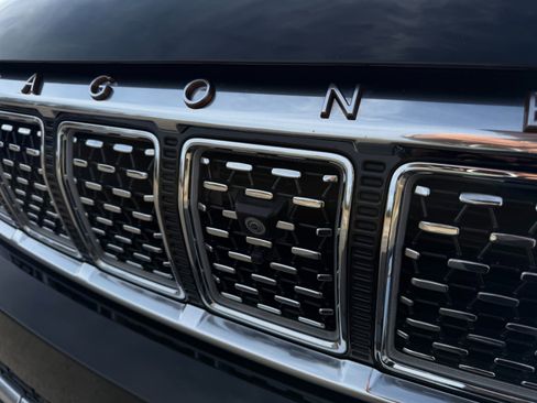 Used 2022 Jeep Grand Wagoneer Series III w/ Rear Seat Video Group 1 image 59